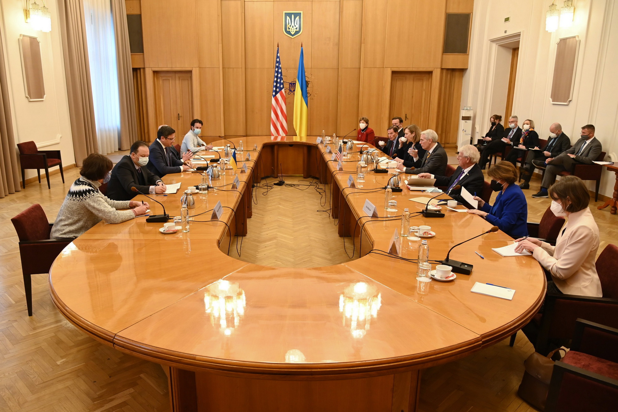 US senators visit Kyiv in show of support