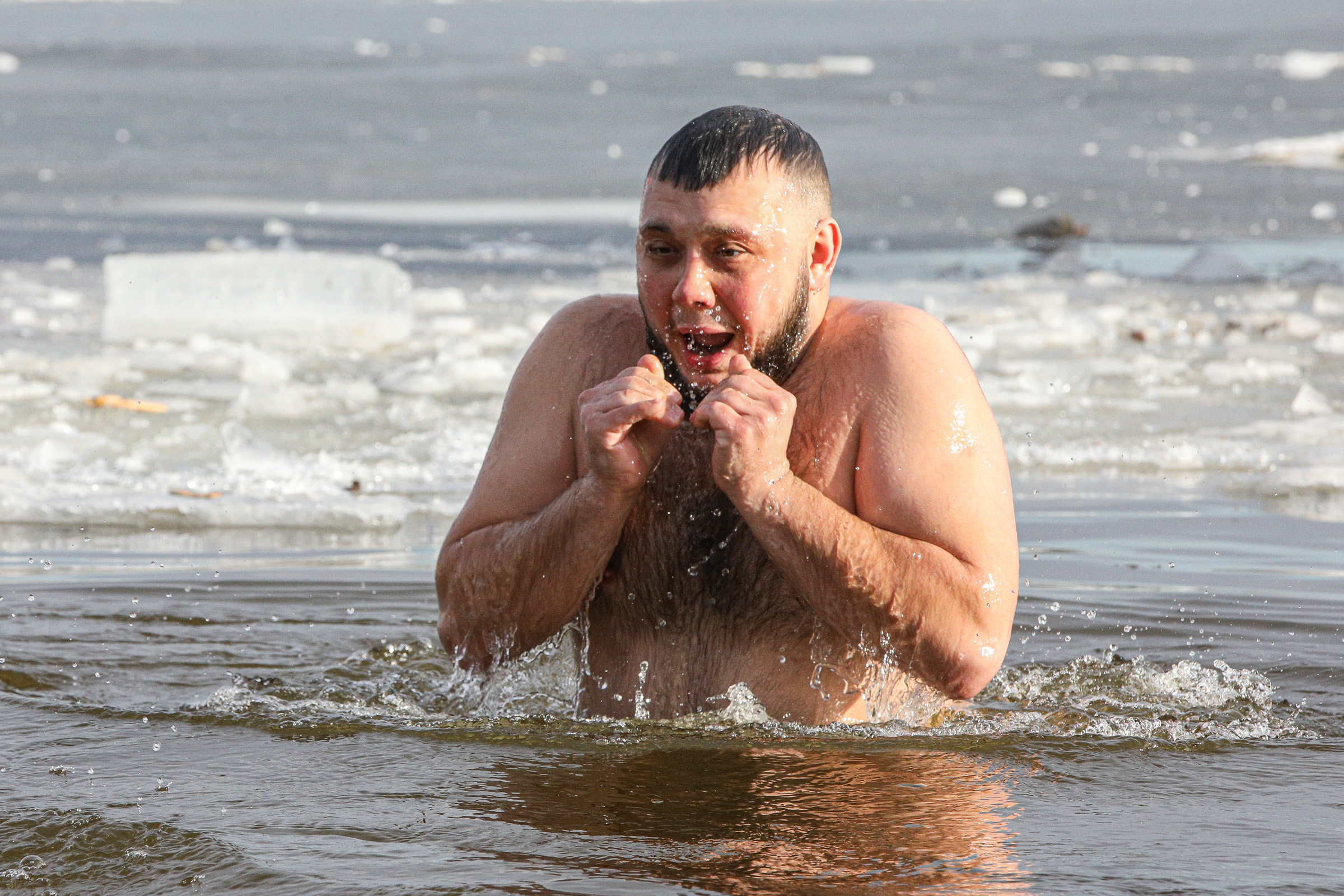 People plunge into icy water in Kyiv to mark Epiphany (PHOTOS)