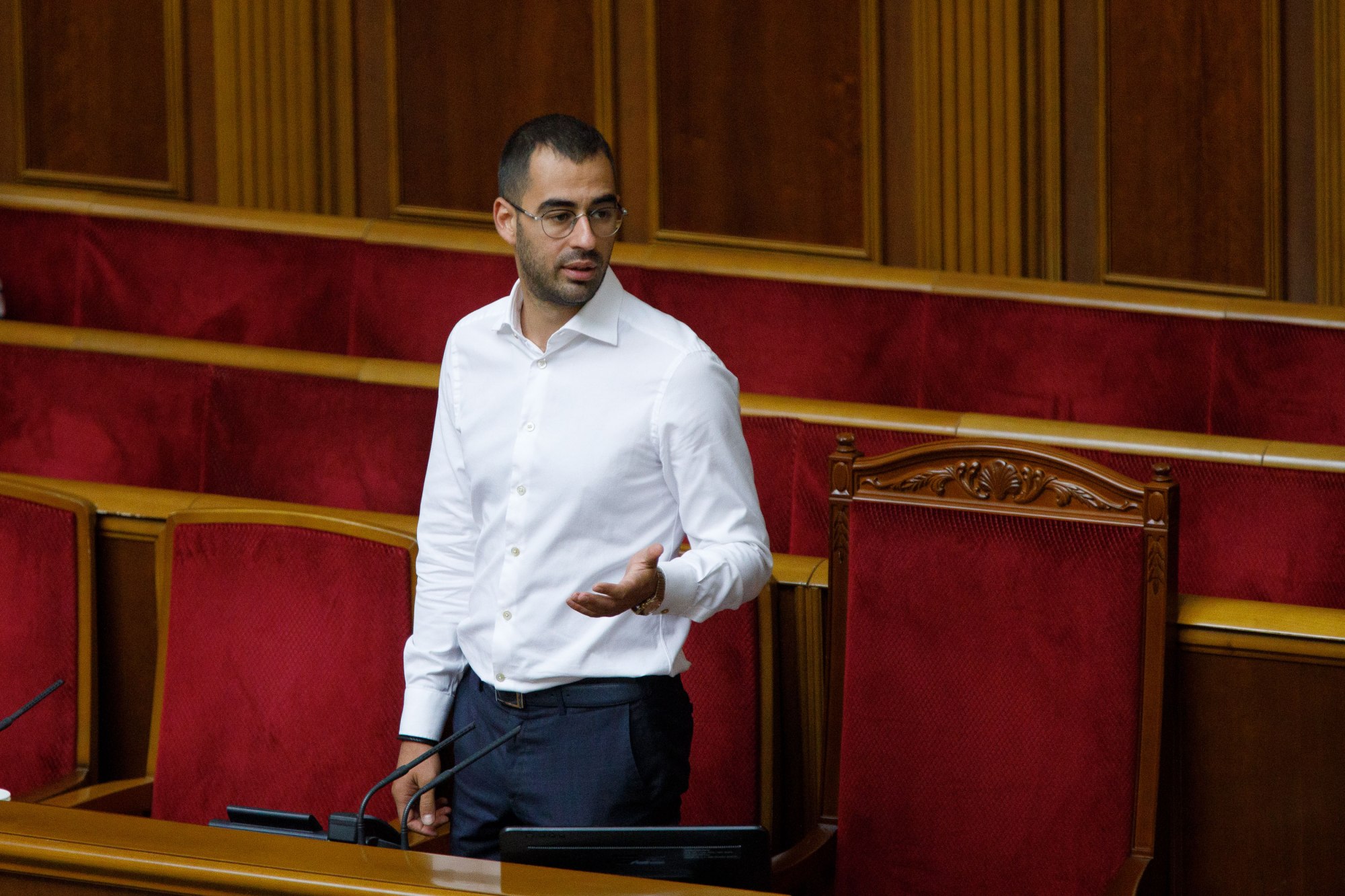 Zelensky’s MP expelled from party after video showed him try to bribe police