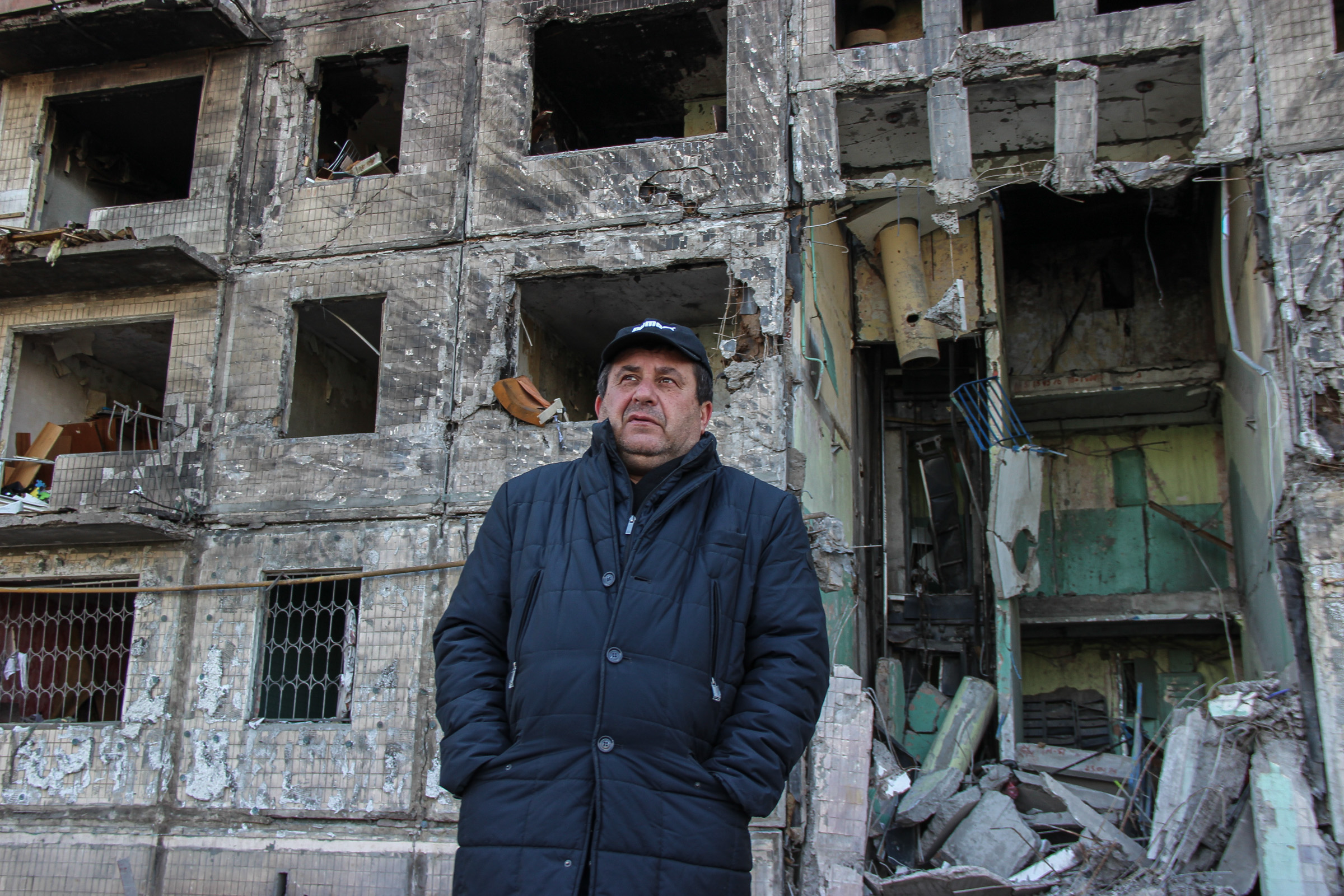 Residents of building hit by Russian missile come to ruins of their homes