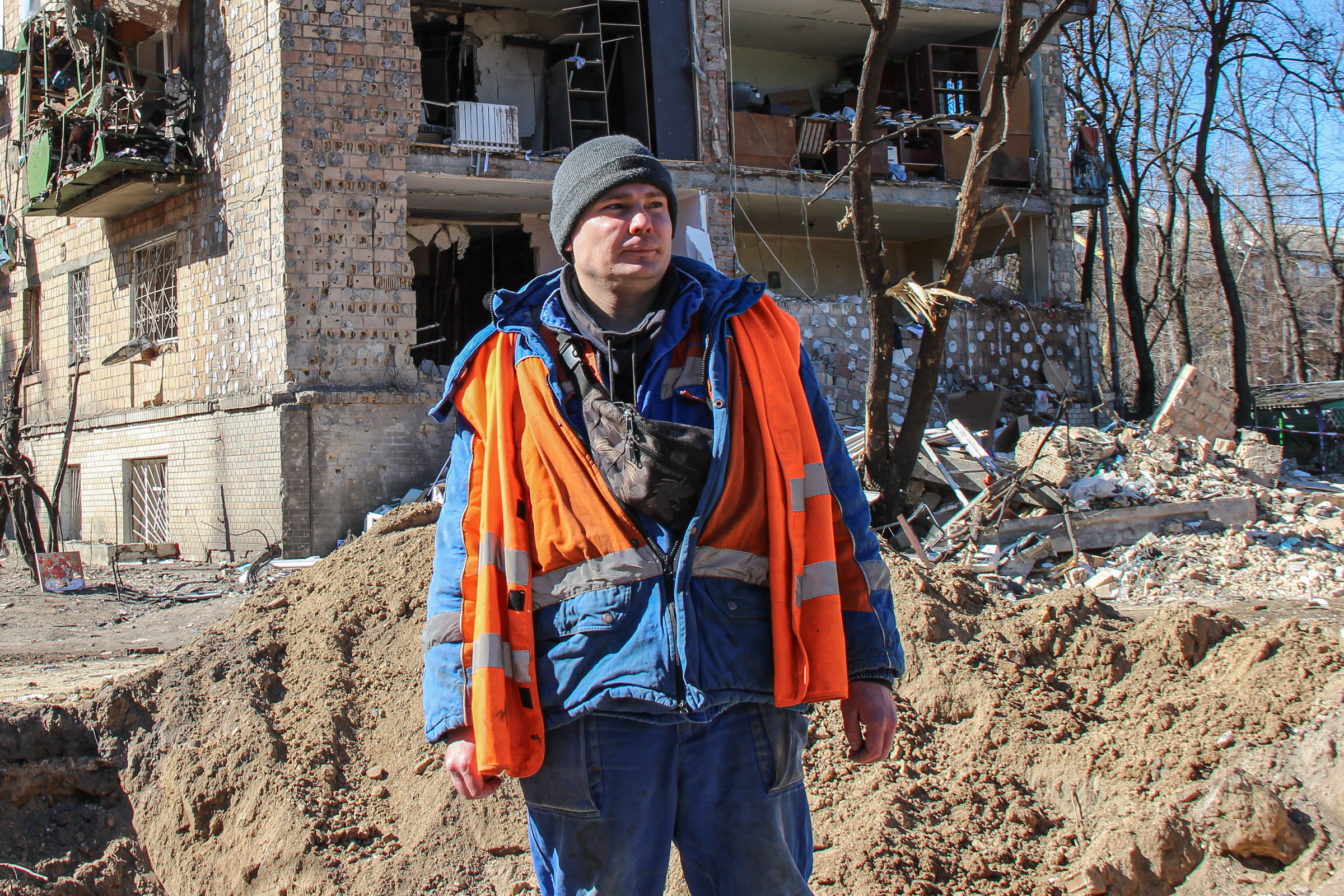 Fearless Kyiv utility workers keep the city running under Russia’s shelling