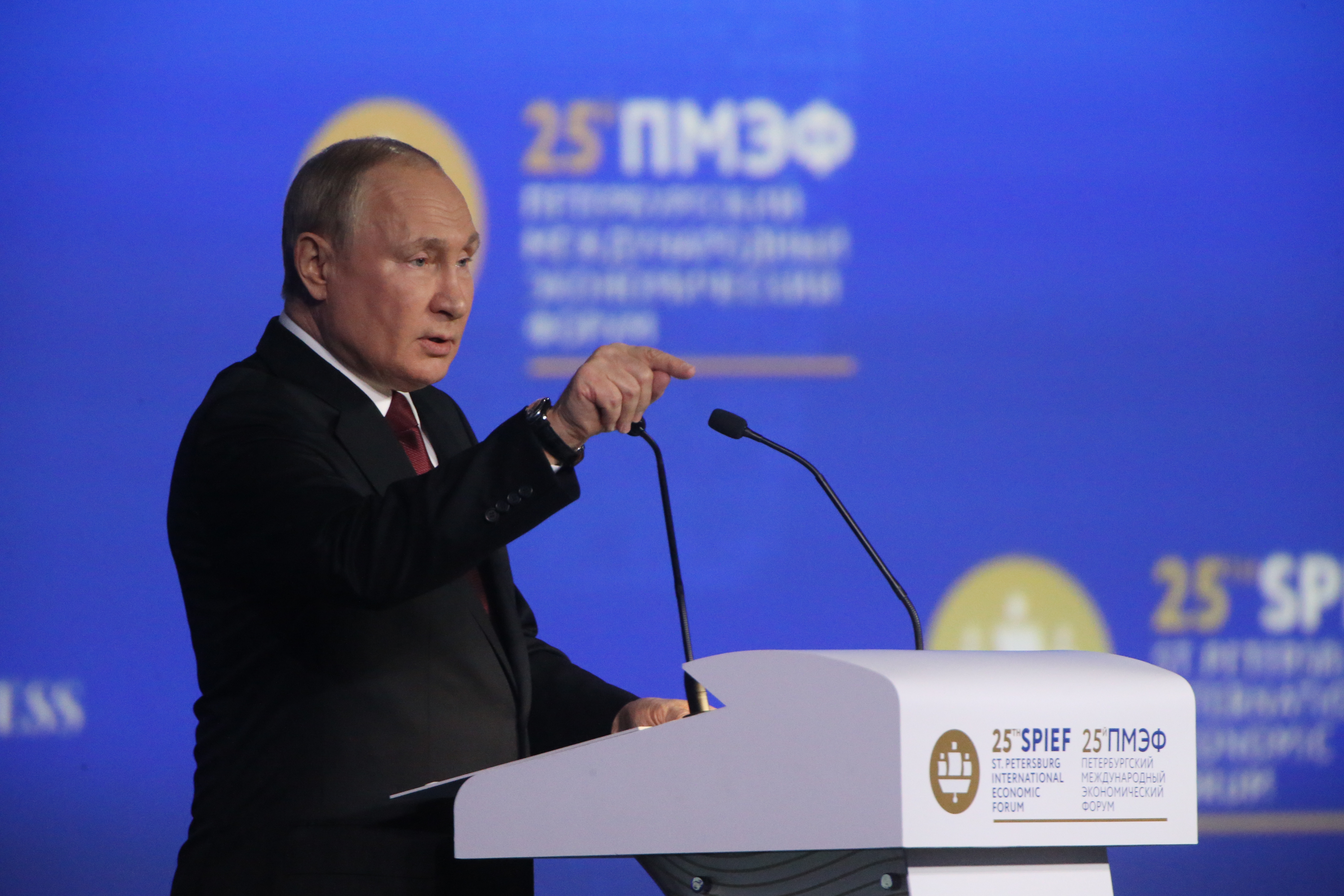 Putin lashes out at West over sanctions, calls US 'fading world power’