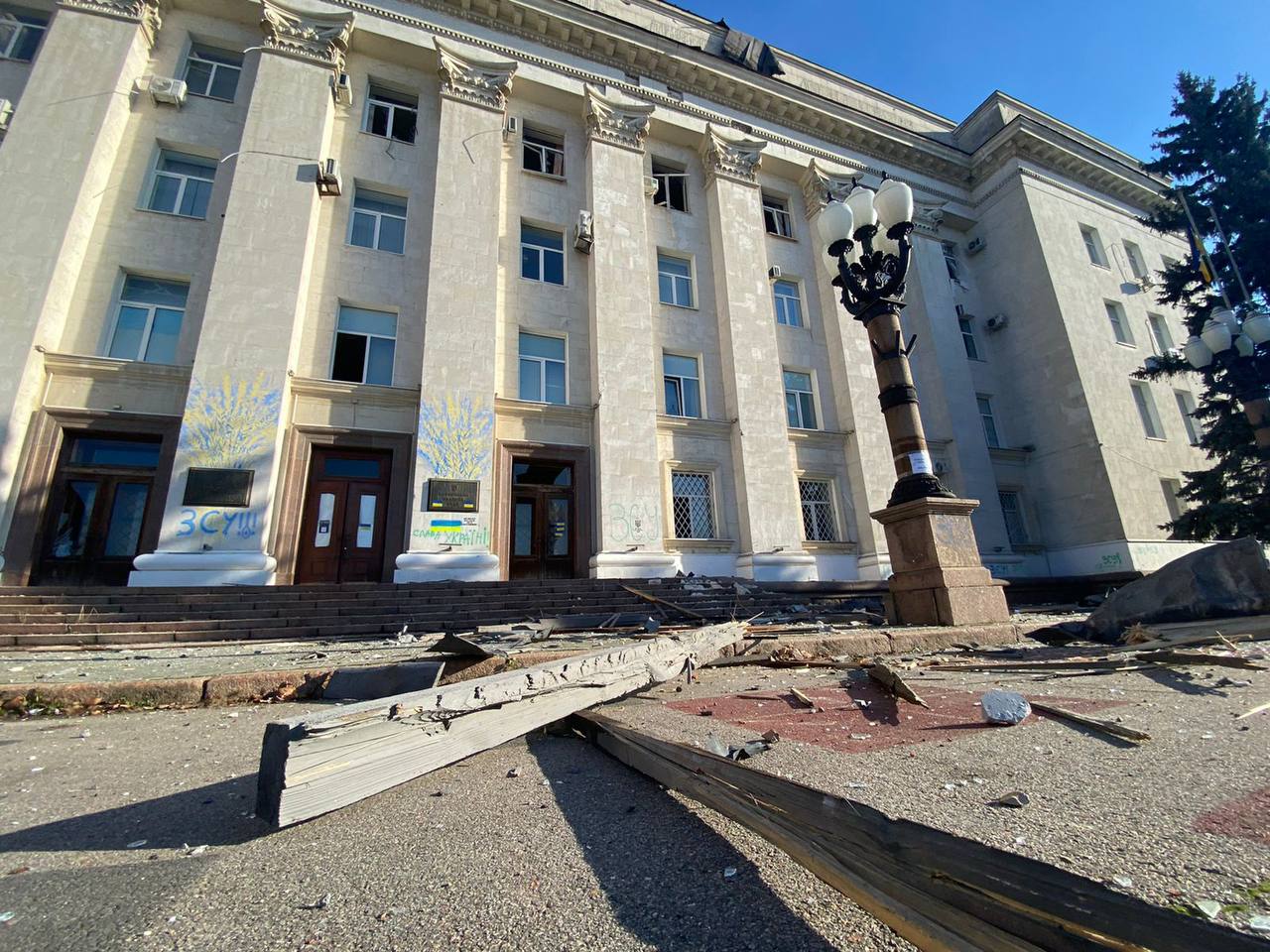 Russian Forces Strike Administration Building In Kherson, Injuring 6