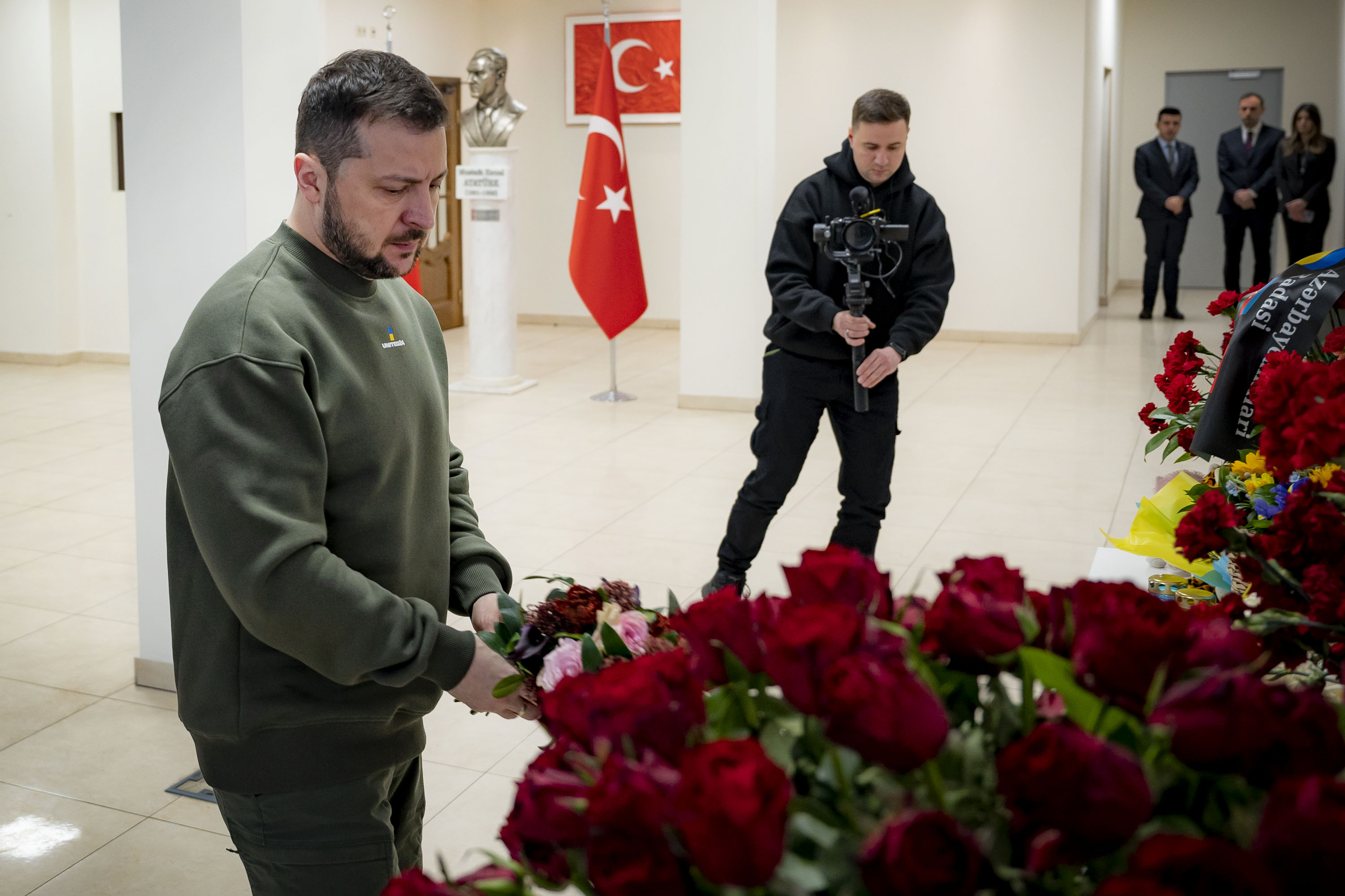 Zelensky honors earthquakes victims in Turkish embassy