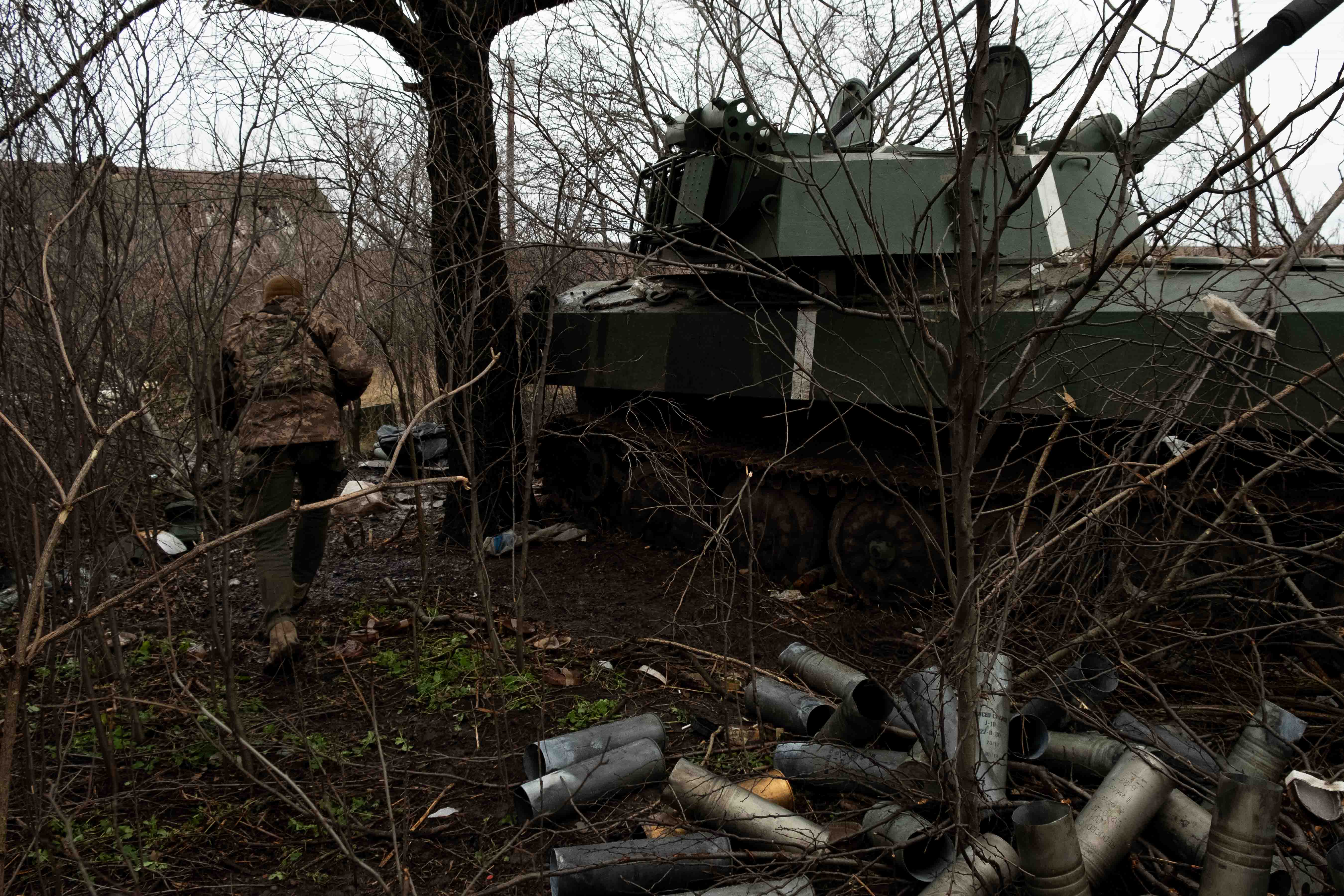 As Battle of Bakhmut nears culmination, Ukraine's artillery gasps