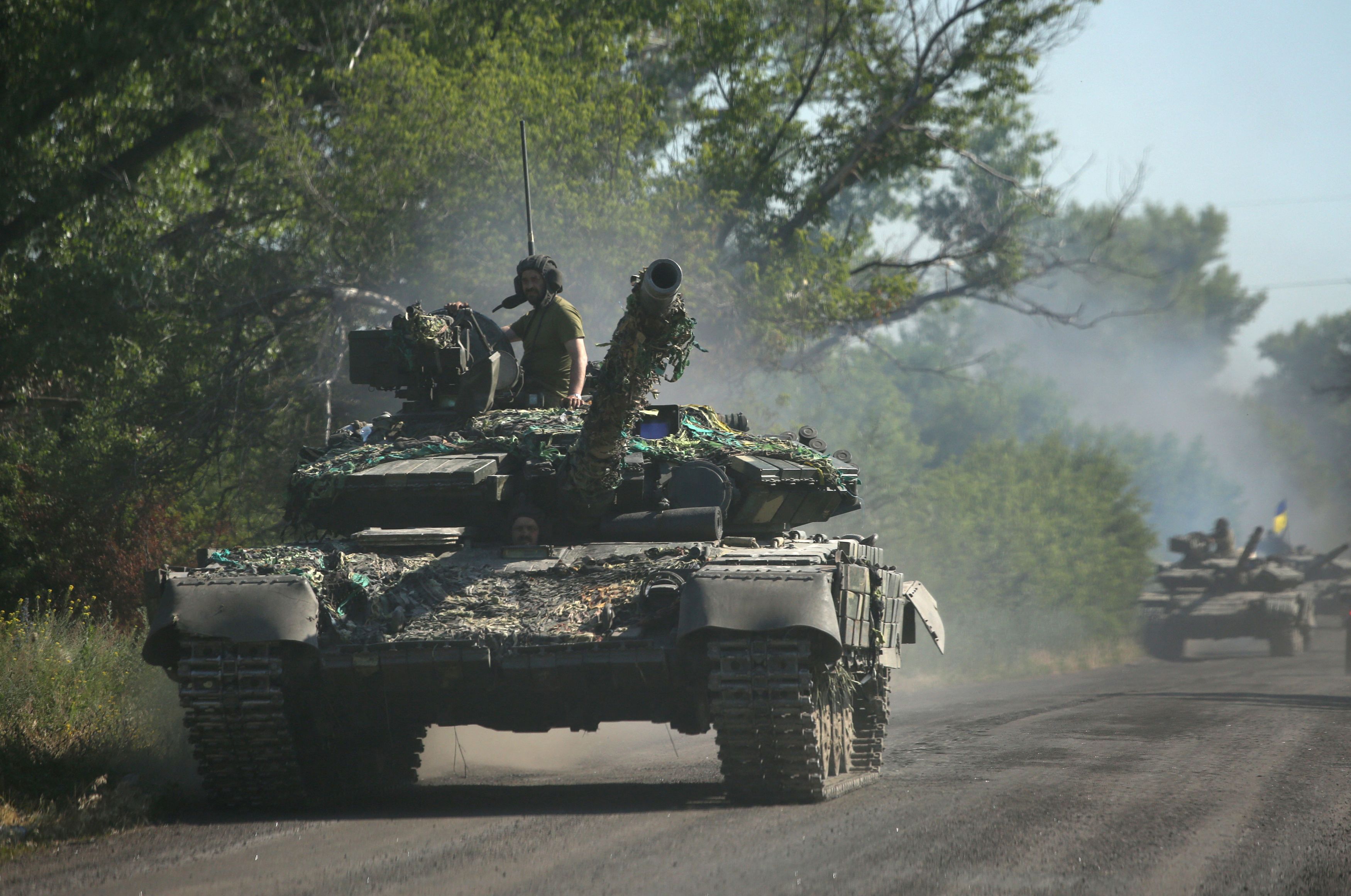 Russian forces capture 2 villages, try to encircle Zolote, Lysychansk