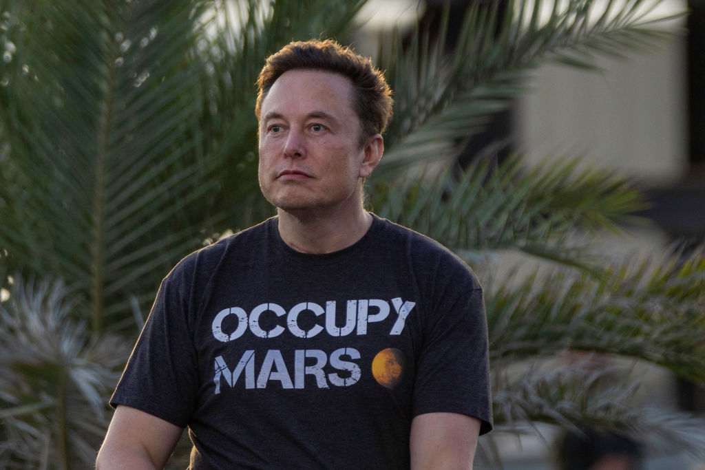 Musk claims he 'still supports Ukraine' as Zelensky drags him on Twitter for pro-Russian statement