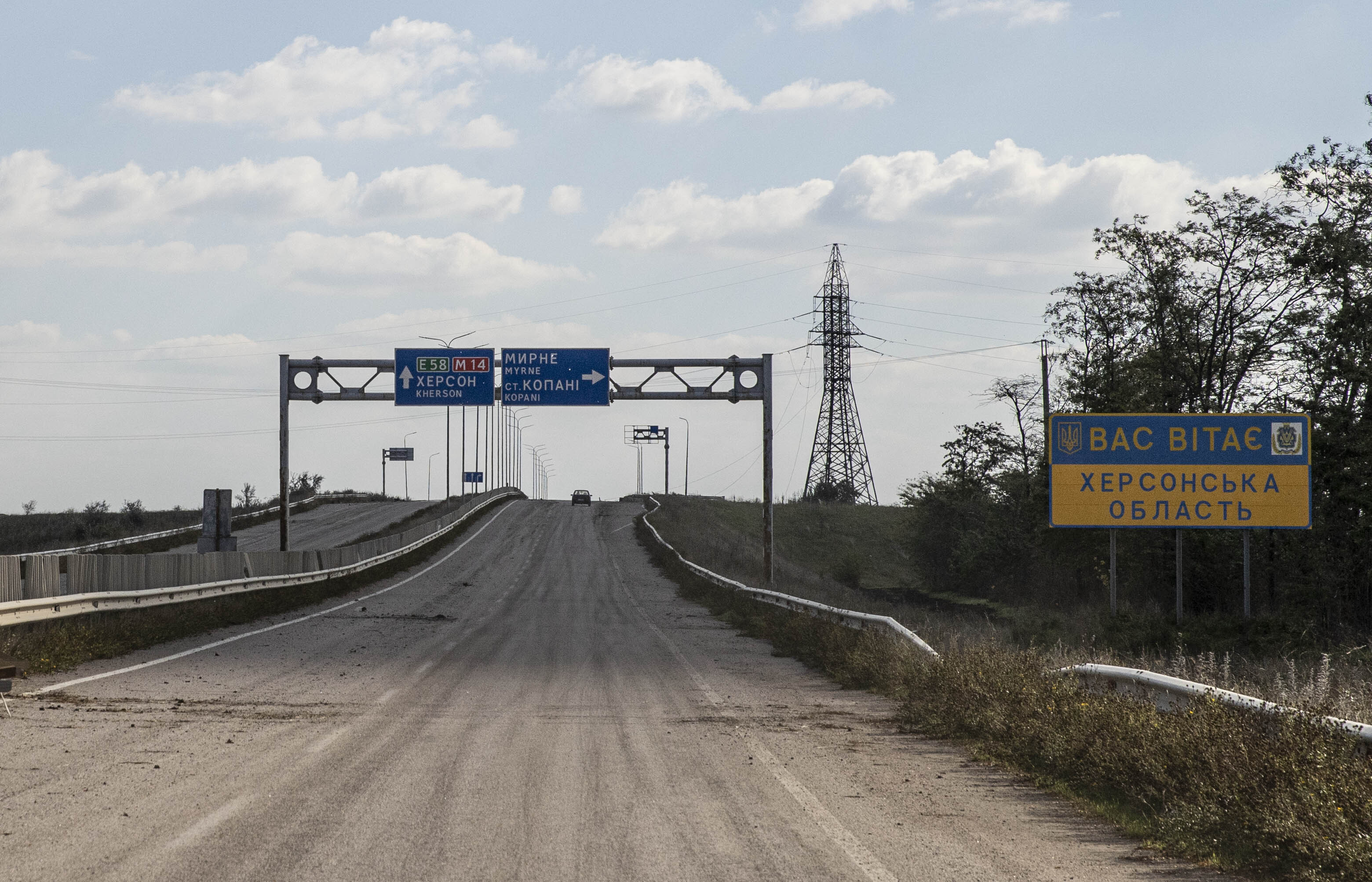 As Ukraine sets its sights on liberating Kherson, Russian proxies try to push people out