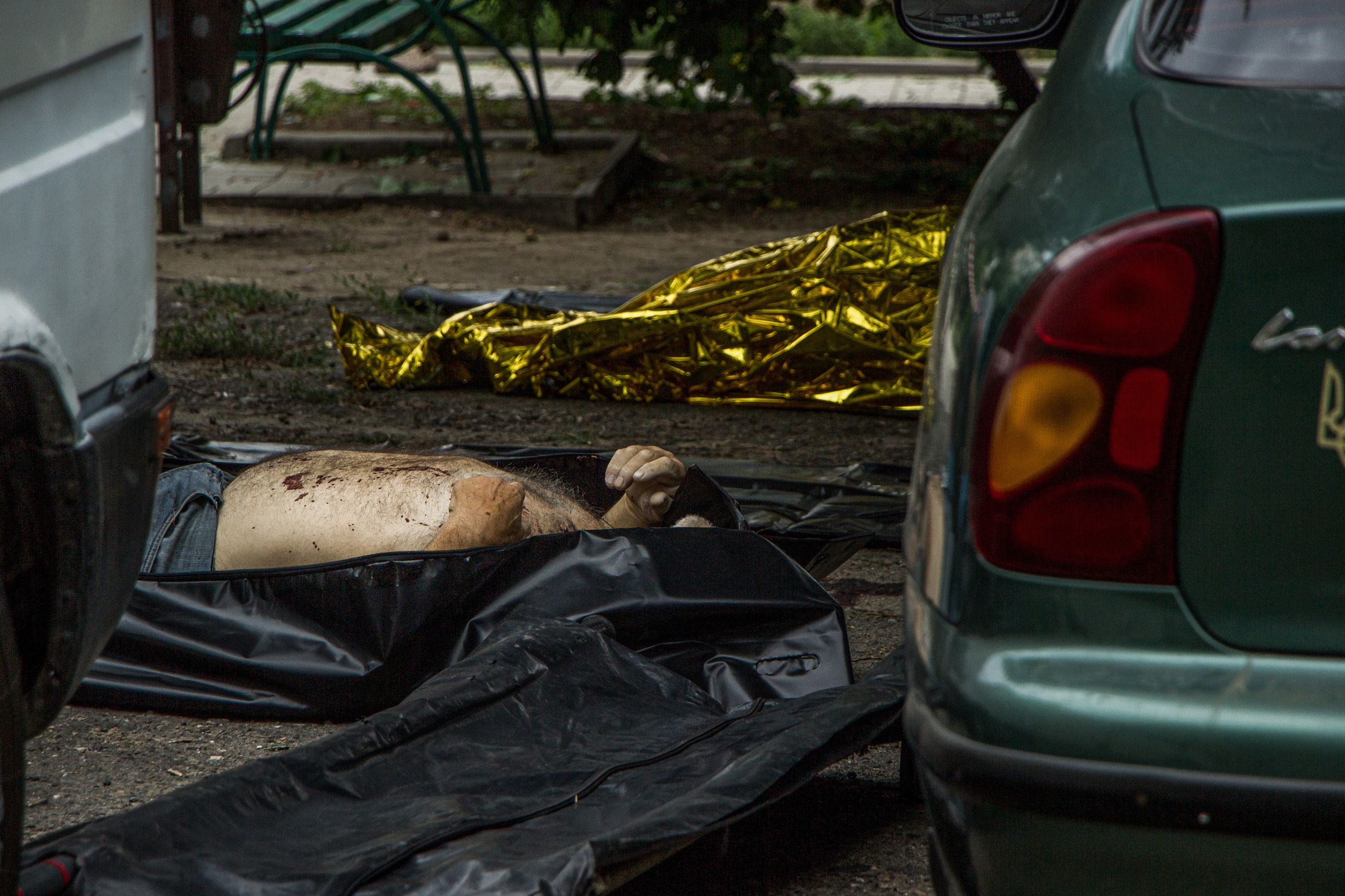 GRAPHIC: Russians continue to target civilians in Mykolaiv with cluster bombs, kill 5, wound 7