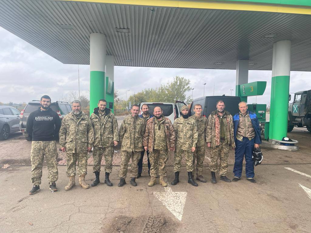 Ukraine returns 10 POWs, body of killed US soldier