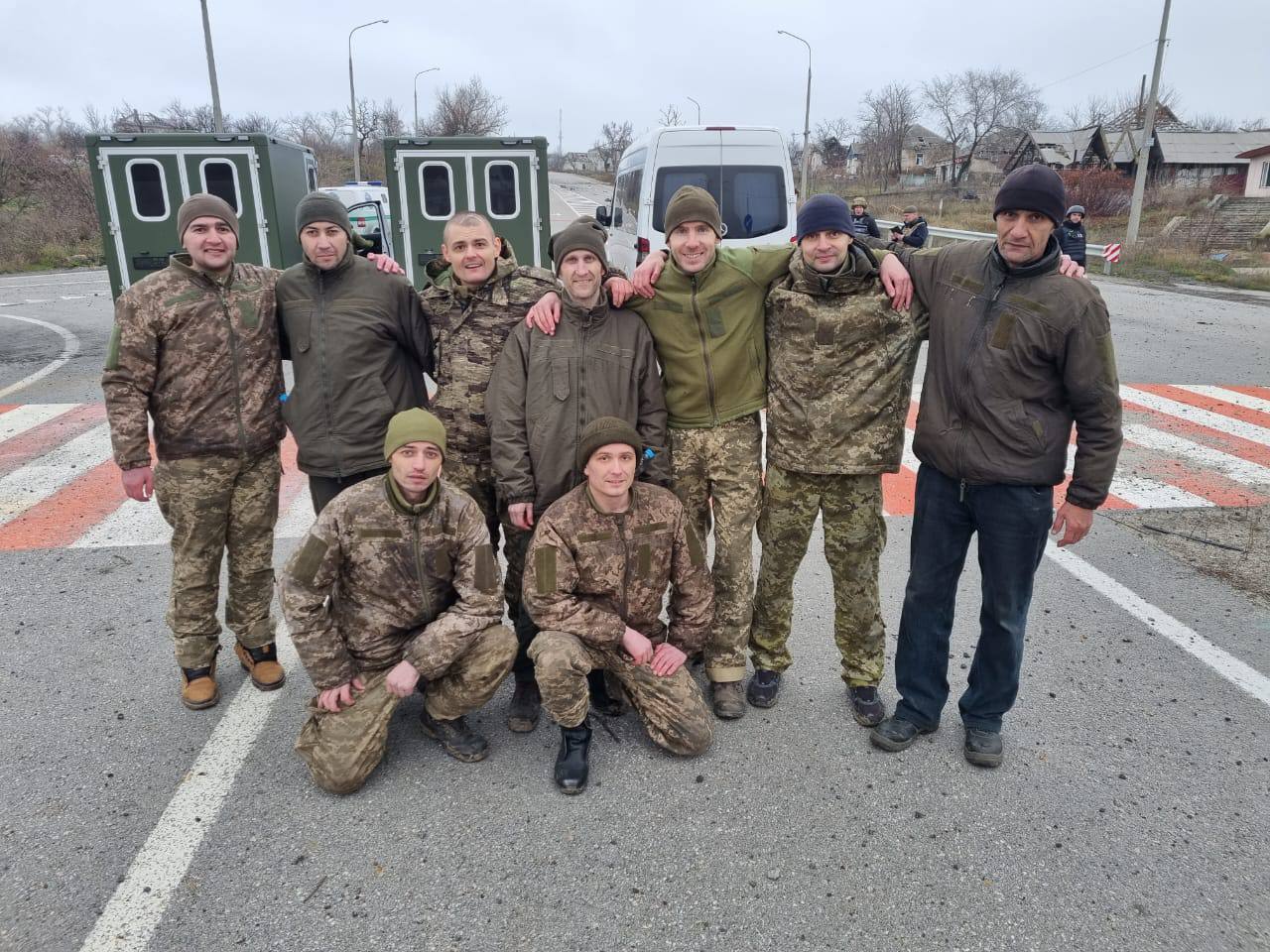 Ukraine brings home 12 POWs, including civilians