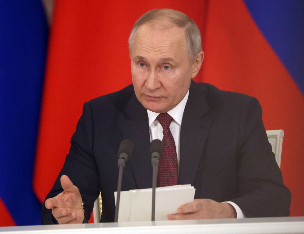 Putin signs law banning 'undesirable' foreign state-funded organizations