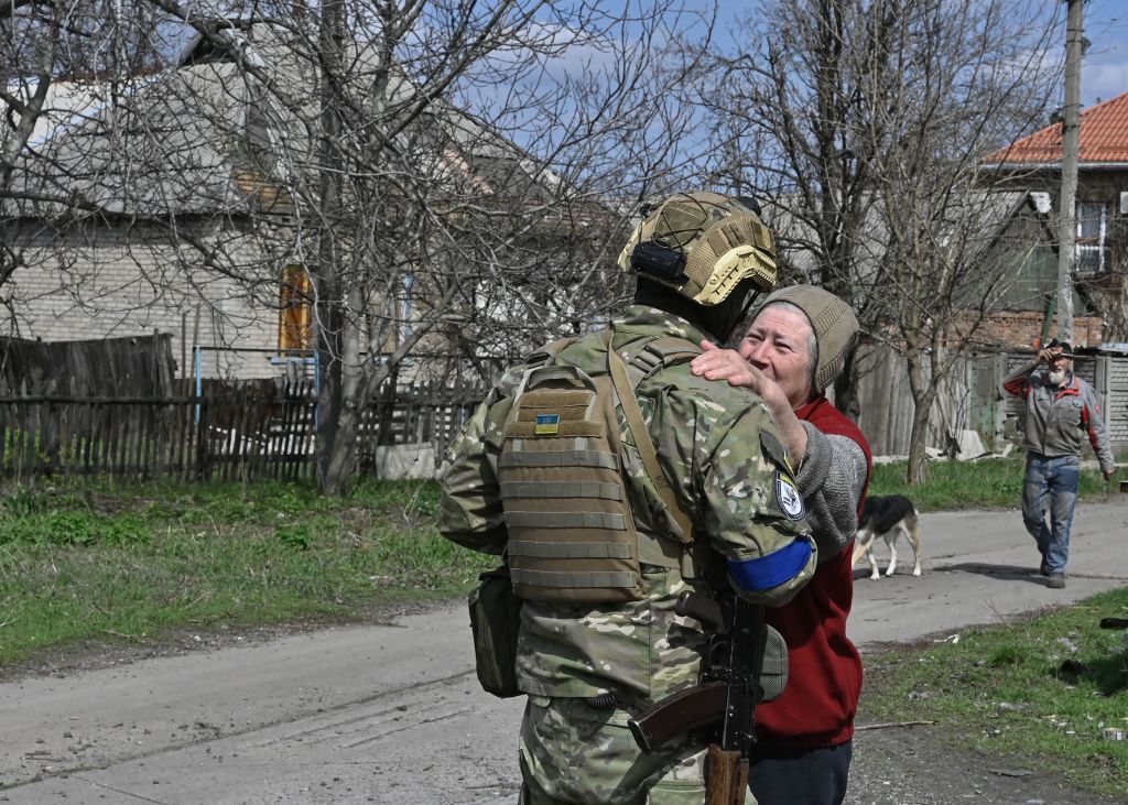 Ukraine war latest: 100 Ukrainian POWs freed in latest prisoner swap; top Ukrainian commander visits Bakhmut