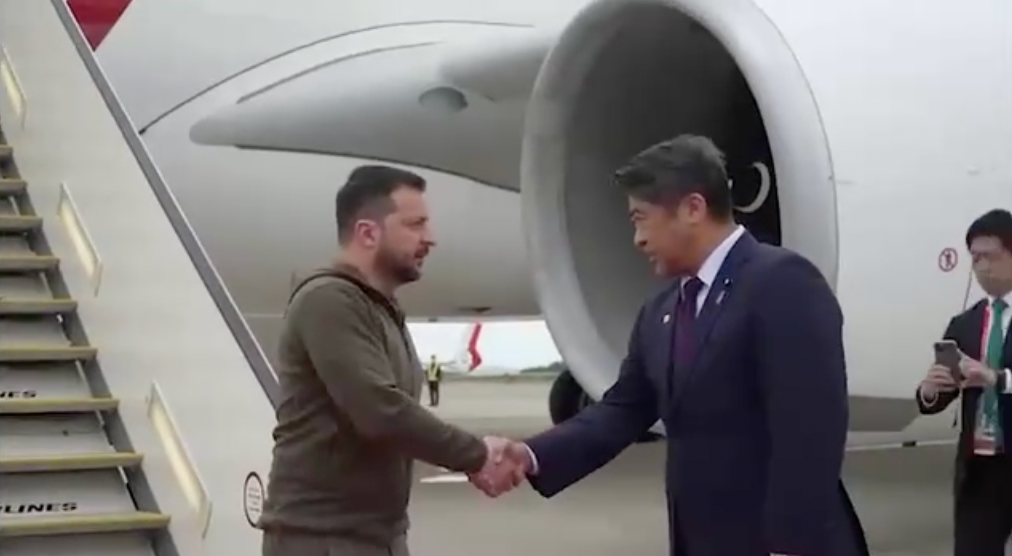 Zelensky arrives in Japan for G7 summit