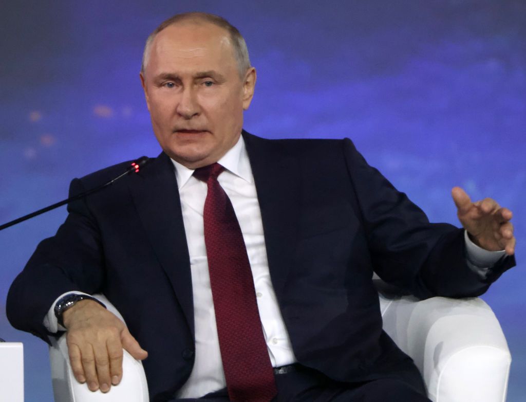 Putin claims first tactical nukes have arrived in Belarus