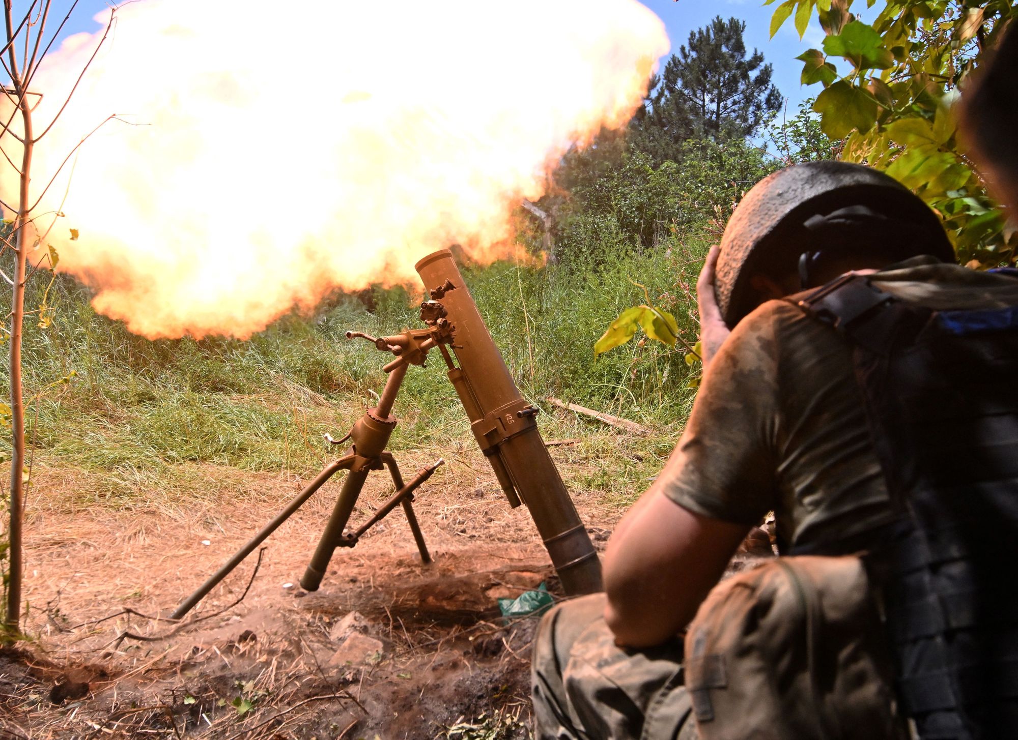 Official: Ukraine destroys over 700 units of Russian military equipment, 7,000 troops in past week