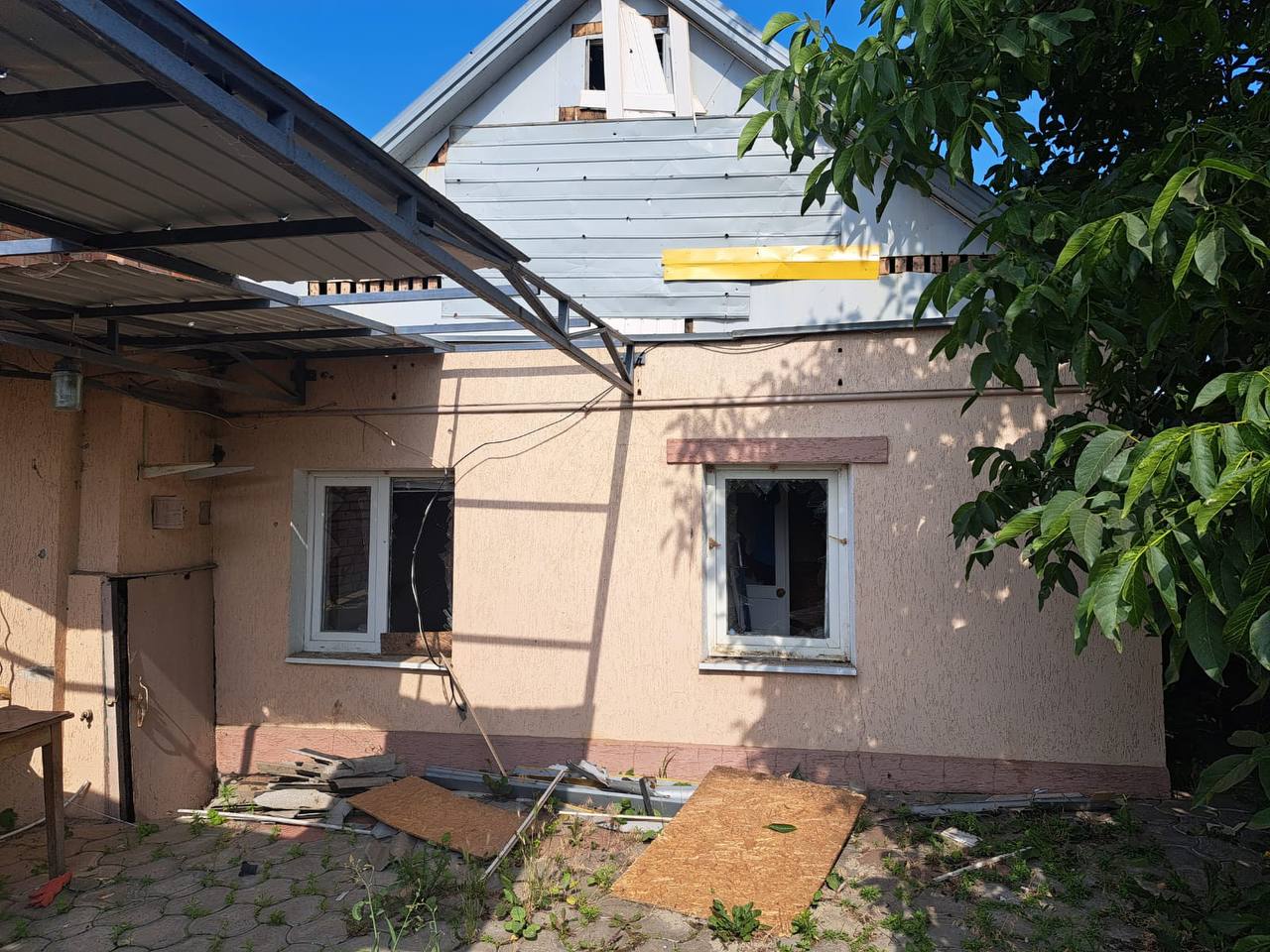 Russian attack damages civilian infrastructure in Nikopol