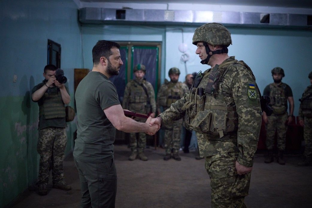 Zelensky visits troops in Donetsk Oblast