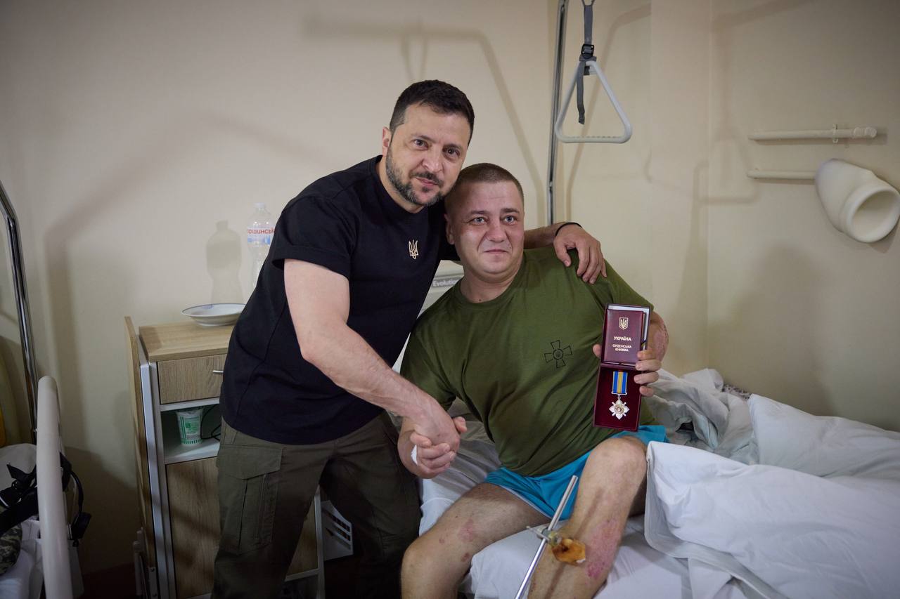 Zelensky visits recovering soldiers in Ivano-Frankivsk