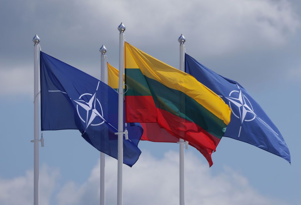 Military aid package from Lithuania arrives in Ukraine