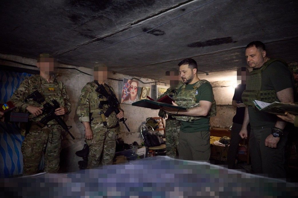 Zelensky visits soldiers near front line in Donetsk Oblast