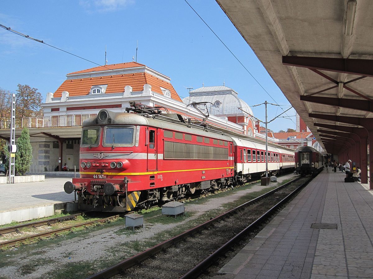 Trains operated by 26 Bulgarian state railways, Sep. 26, 2012. (Source: Phil Richards/Wikimedia Commons)