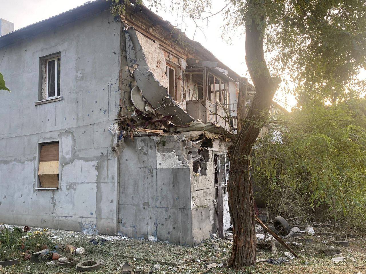 Russian forces shell Nikopol, damaging buildings and power lines
