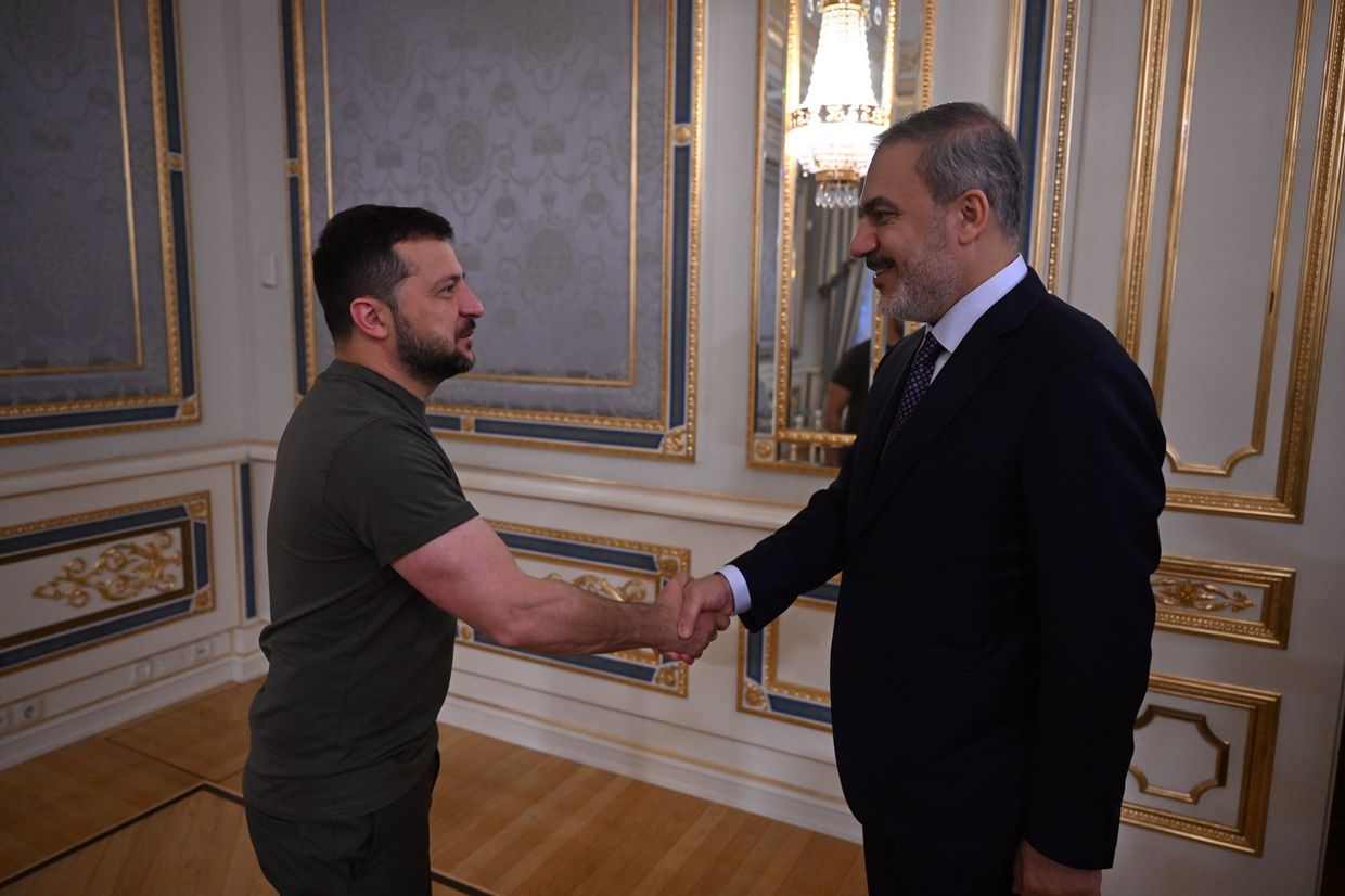 Turkish foreign minister meets with Zelensky in Kyiv