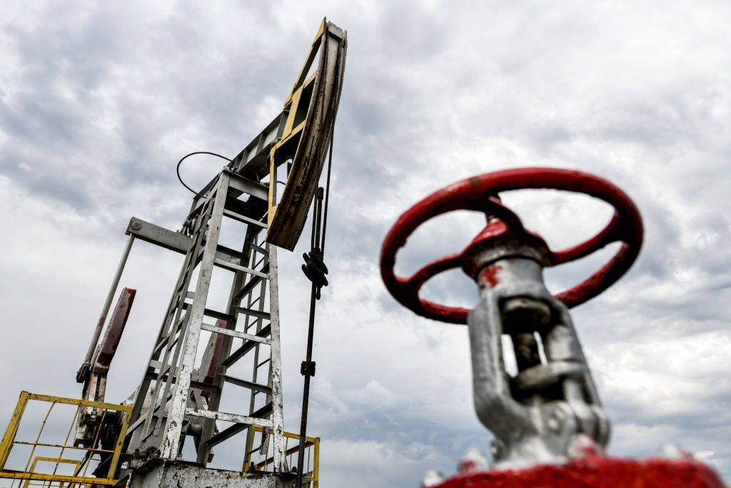 Bloomberg: Russian oil breaks price cap, revenue soars in July