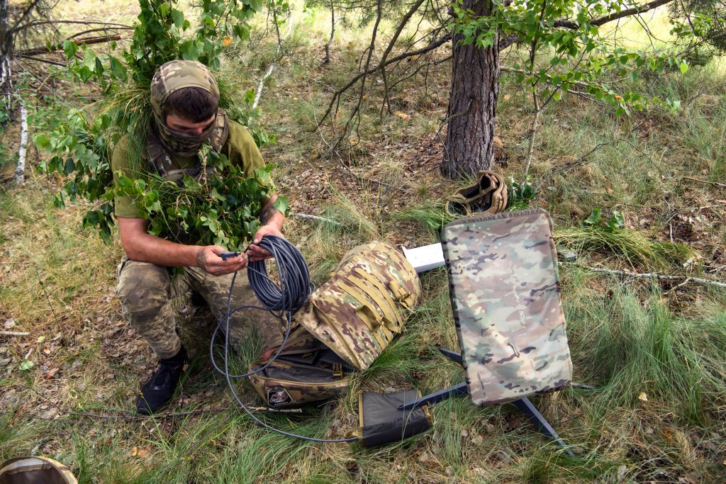 Media: Russian military increasingly using Starlink terminals on battlefield