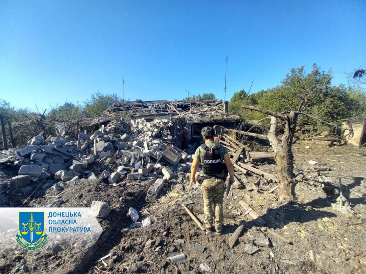 Russian strikes against Kherson, Donetsk oblasts kill 2, injure 6