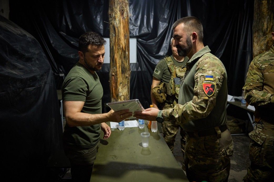 Zelensky visits troops in Donetsk Oblast