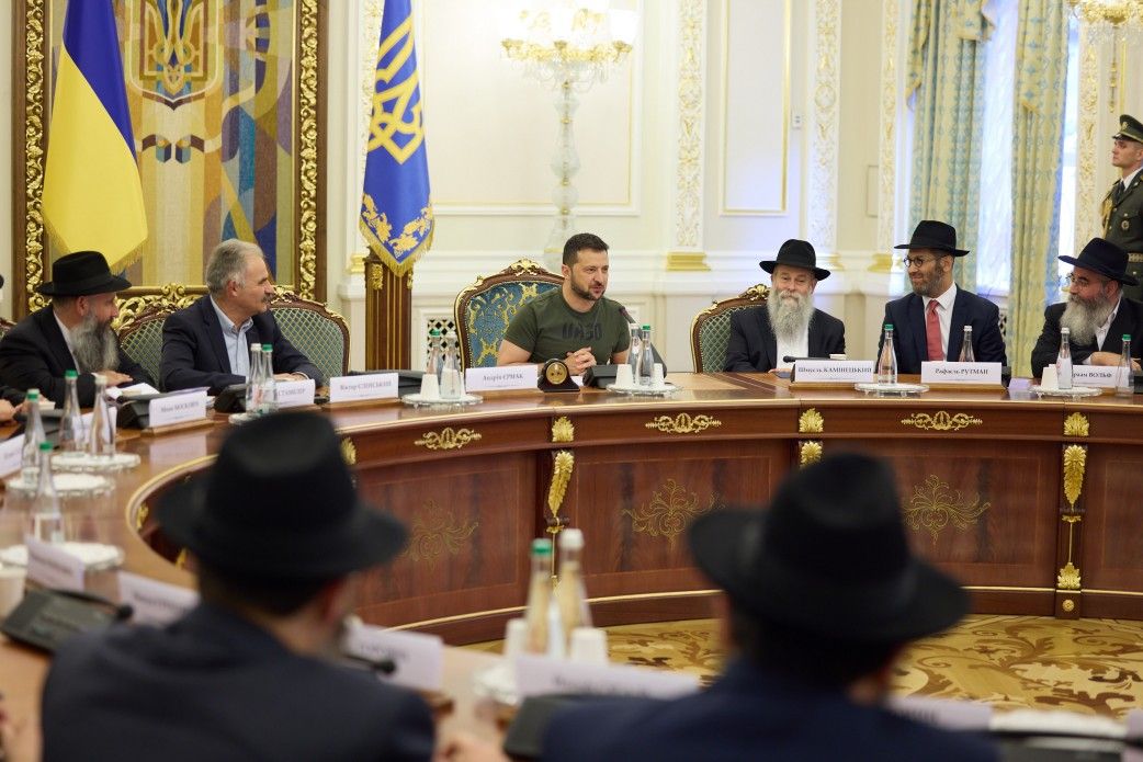 Zelensky meets rabbis, Jewish soldiers ahead of Rosh Hashanah