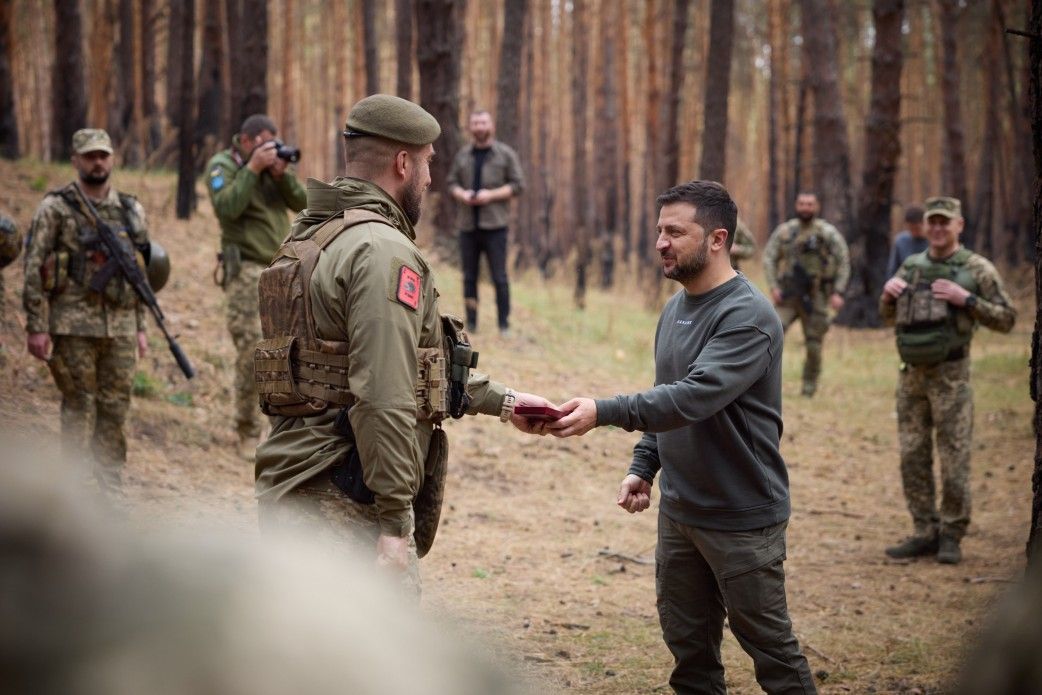 Ukraine war latest: Zelensky meets soldiers fighting on Kupiansk-Lyman axis