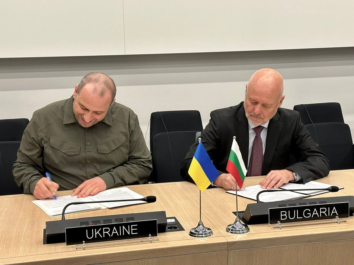 Ukrainian, Bulgarian defense ministers sign memorandum on security cooperation