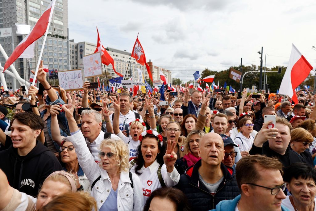 Large crowd gathers for opposition march in Warsaw ahead of upcoming parliamentary elections