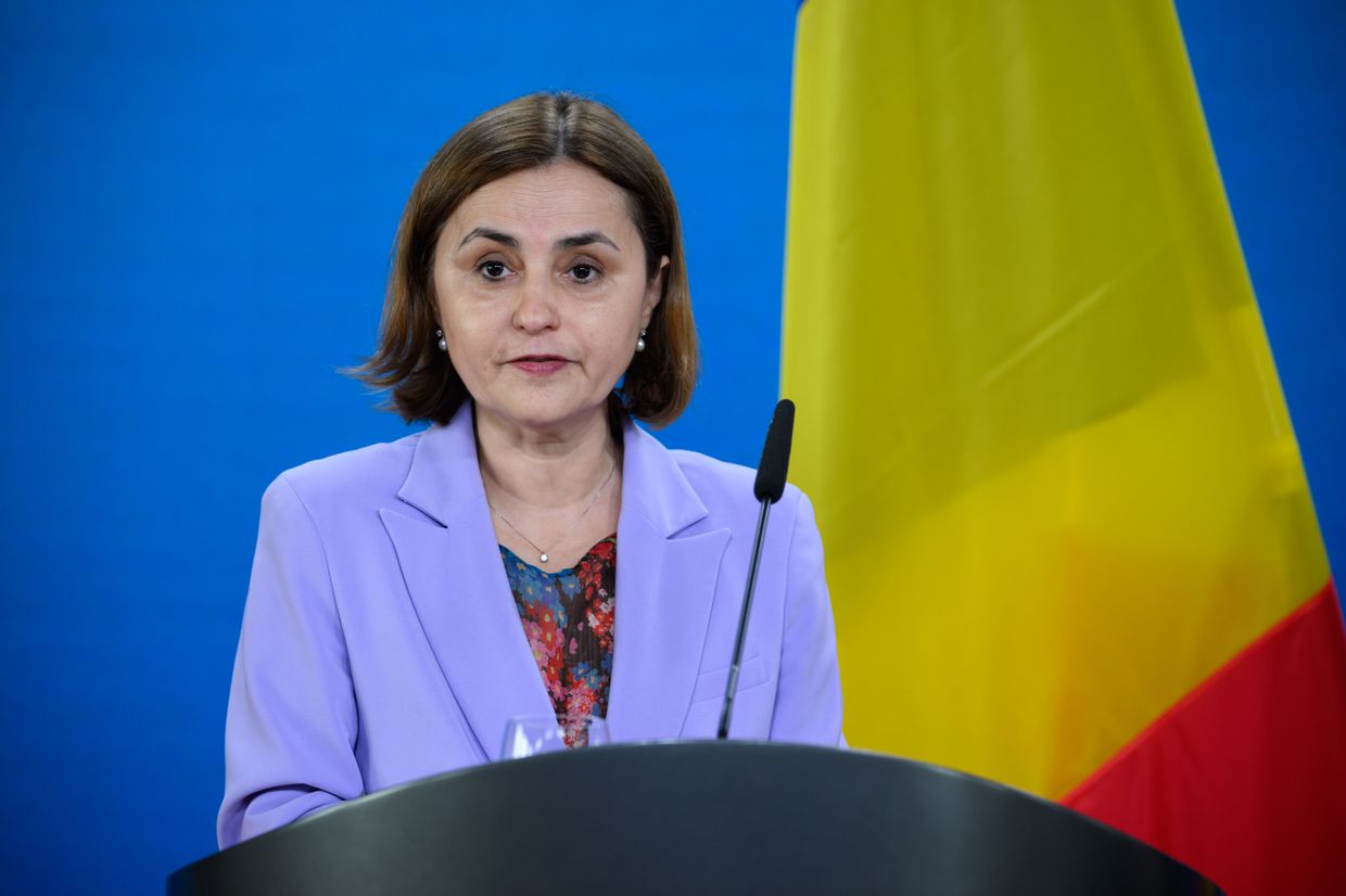 Romania vows support for Ukraine's EU aspirations, grain transit