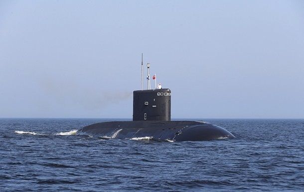 Russian submarines lurk in Black Sea despite inclement weather