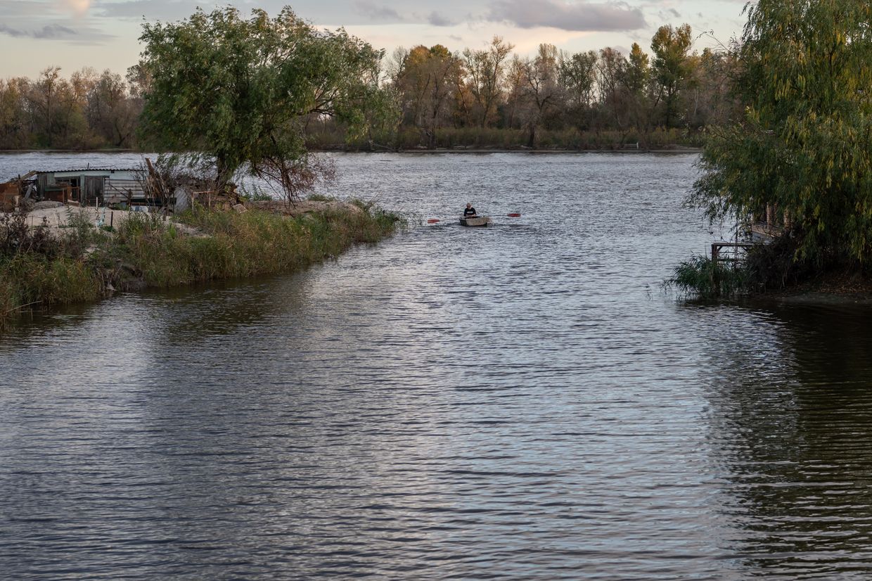 Ukraine war latest: Russia attempts to seize bridgehead on west bank of Dnipro, potentially for Kherson assault