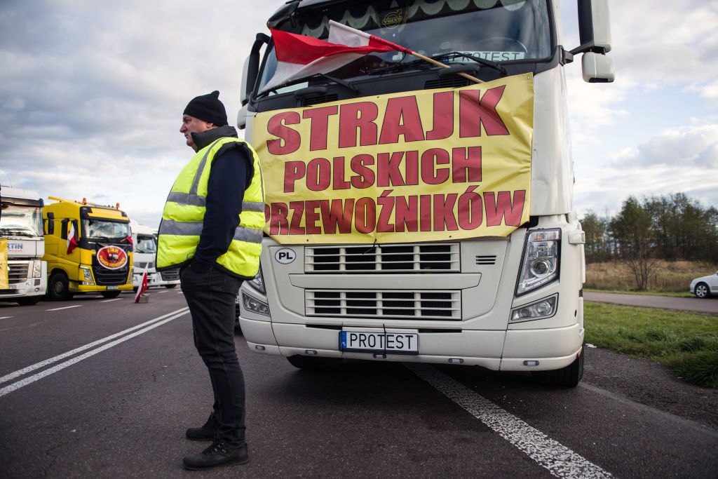 Poll: Ukrainians see Polish blockade as most negative external factor