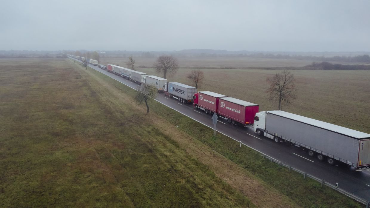 Polish truckers to start round-the-clock blockade of border crossing on Nov. 27