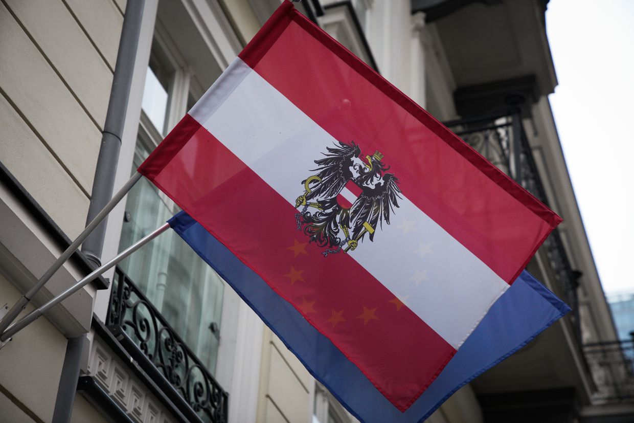 Austria expels 2 Russian diplomats