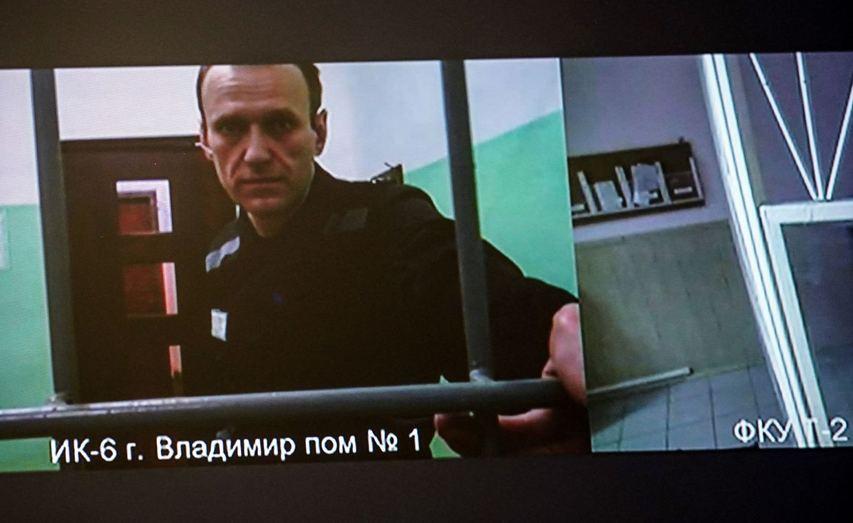 Russian state-controlled media: Medics 'arrived in less than 7 minutes' to revive Navalny