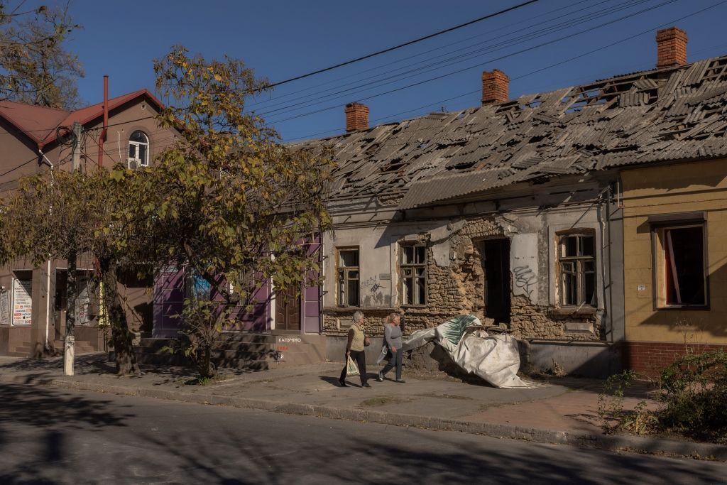 Under deadly attacks, Kherson fights to keep life going 1 year after liberation
