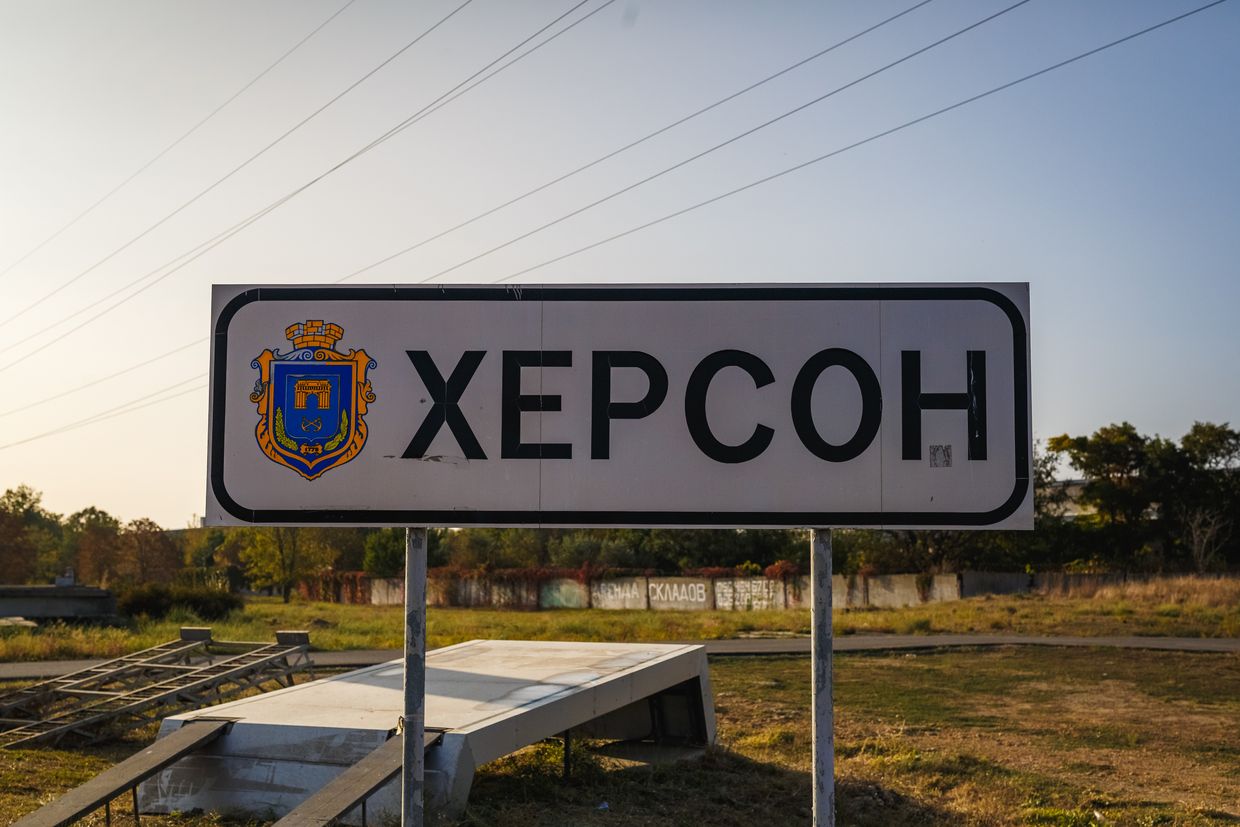 Authorities: Russian shelling of Kherson kills woman