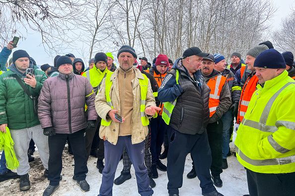 Ukraine, Poland discuss crisis as Slovak truckers join protests