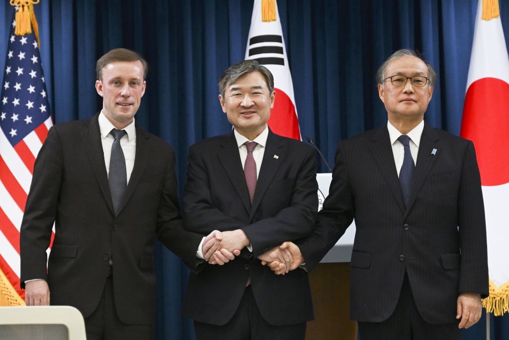 US, South Korea, Japan pledge to increase cooperation, pressure on North Korea