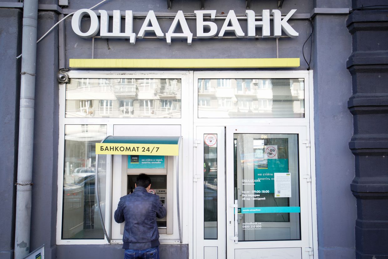 Hungary returns Ukrainian bank vehicles but keeps $82M in gold, cash