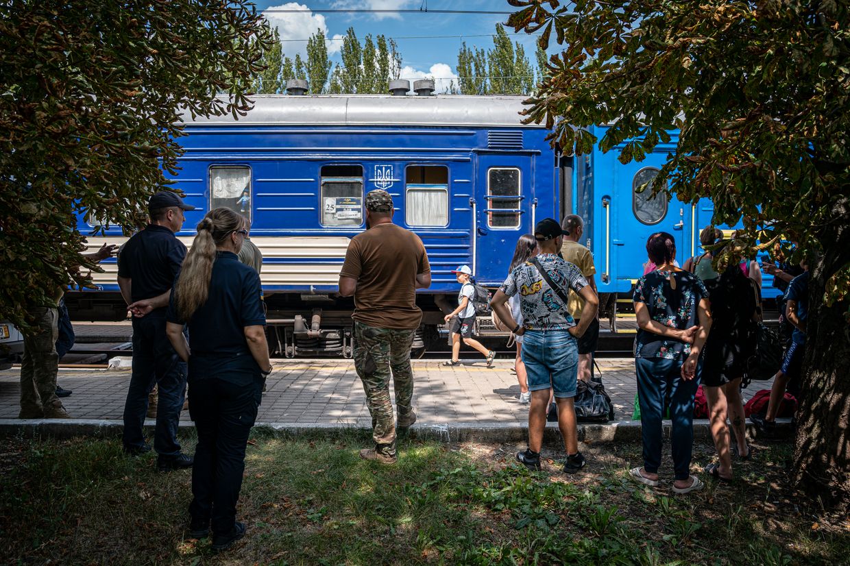 Governor announces mandatory evacuation from 3 Kharkiv Oblast districts