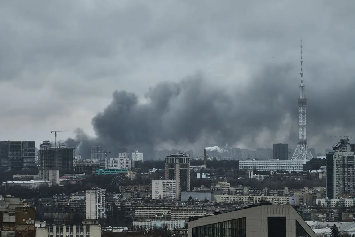 Minister: Over 5,000 tons of carbon dioxide released into air due to Russia’s recent attacks against Ukraine (kyivindependent.com)